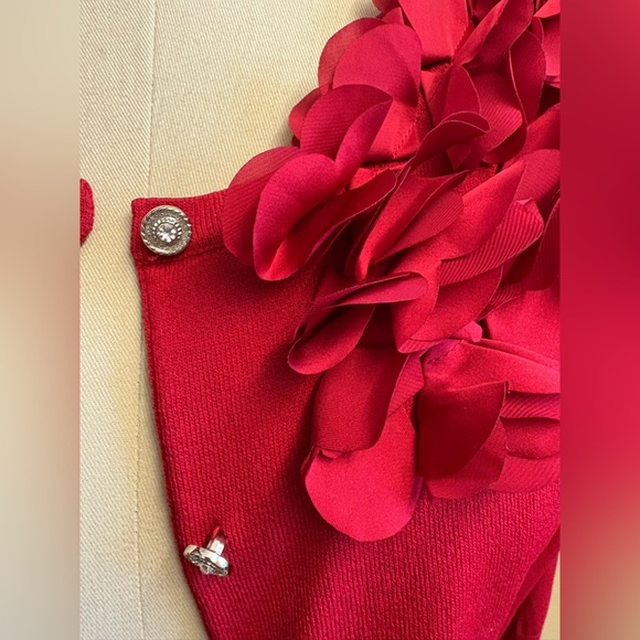 Cable & Gauge Red Beautiful Floral appliques Cardigan Sweater womens size Medium - Picture 3 of 10